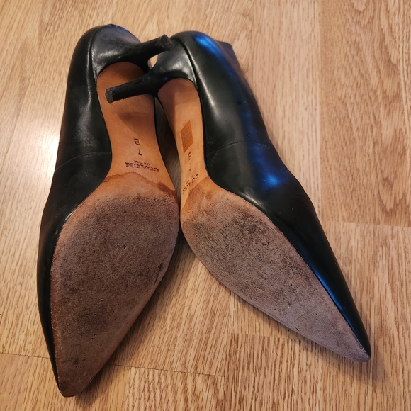 Black heels gently used - Picture 3 of 3